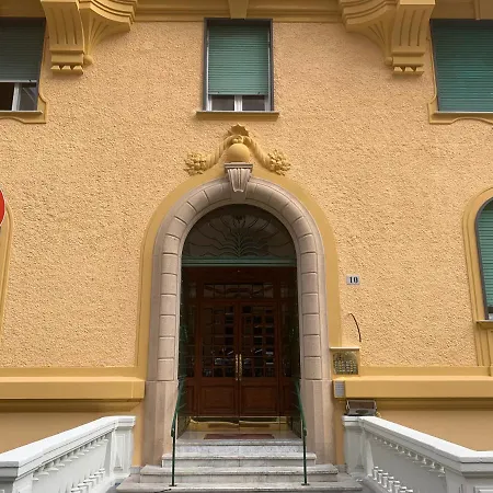Gruber Elegant Apartment Genoa